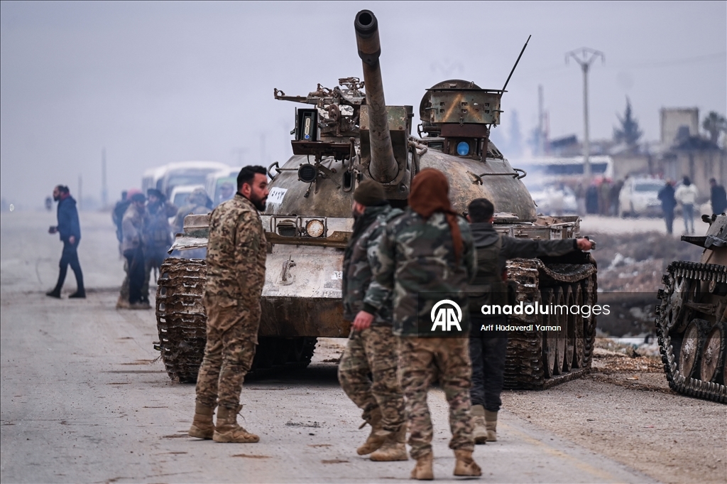 الجيش السوري يدخل منطقة غرب الفرات مع بدء انسحاب "قسد"