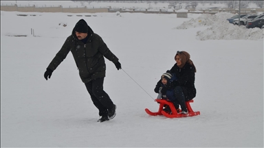 Muş'ta kayakseverler hafta sonu kayak merkezinde yoğunluk oluşturdu