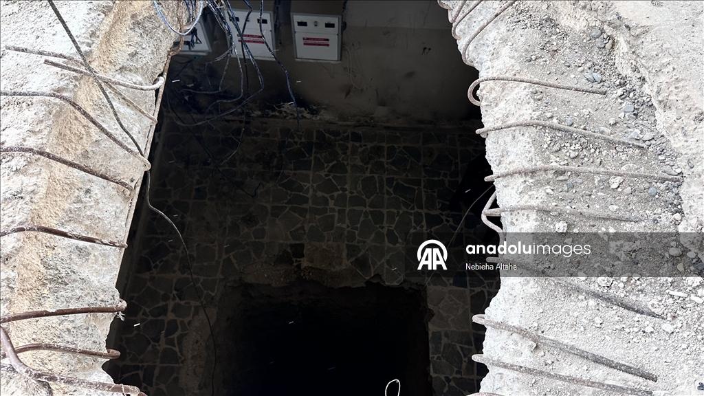 AA, Suriye'nin Tabka kentinde YPG/SDG'nin dron atölyesine çevirip tünellere bağladığı kiliseyi görüntüledi