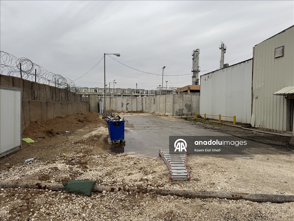 Suriye'nin Deyrizor ilindeki aşiretler, Fırat'ın doğusundaki Ömer petrol ve Kuniko gaz sahasını ele geçirdi