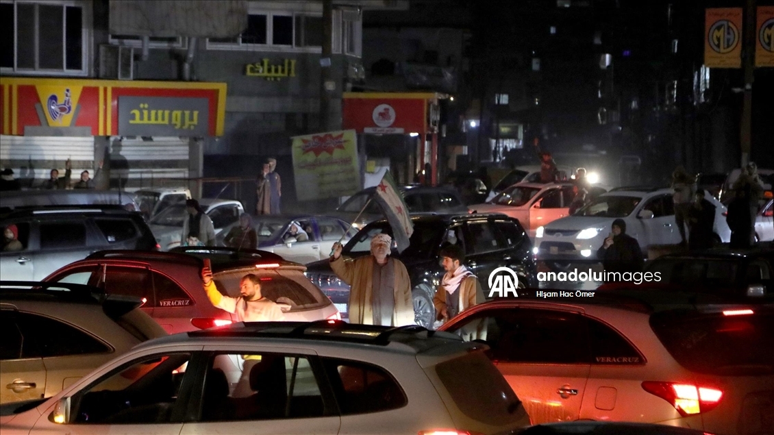 Suriye'nin Rakka kentinde halk, bölgenin terör örgütü YPG/SDG'den kurtarılmasını kutladı