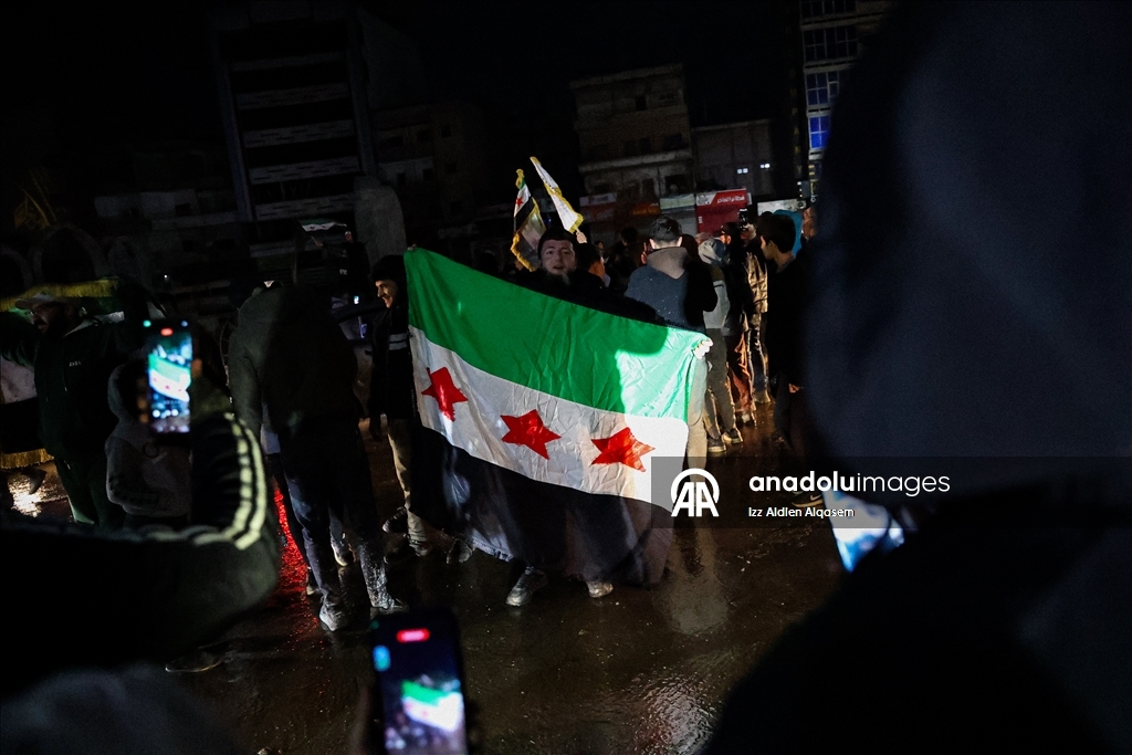 Suriye'nin Rakka kentindeki halk, bölgenin terör örgütü YPG/SDG'den kurtarılmasını kutladı