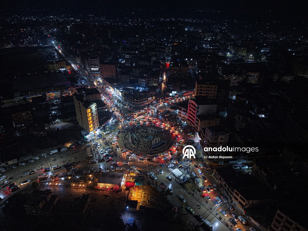 Suriye'nin Rakka kentinde halk, bölgenin terör örgütü YPG/SDG'den kurtarılmasını kutladı