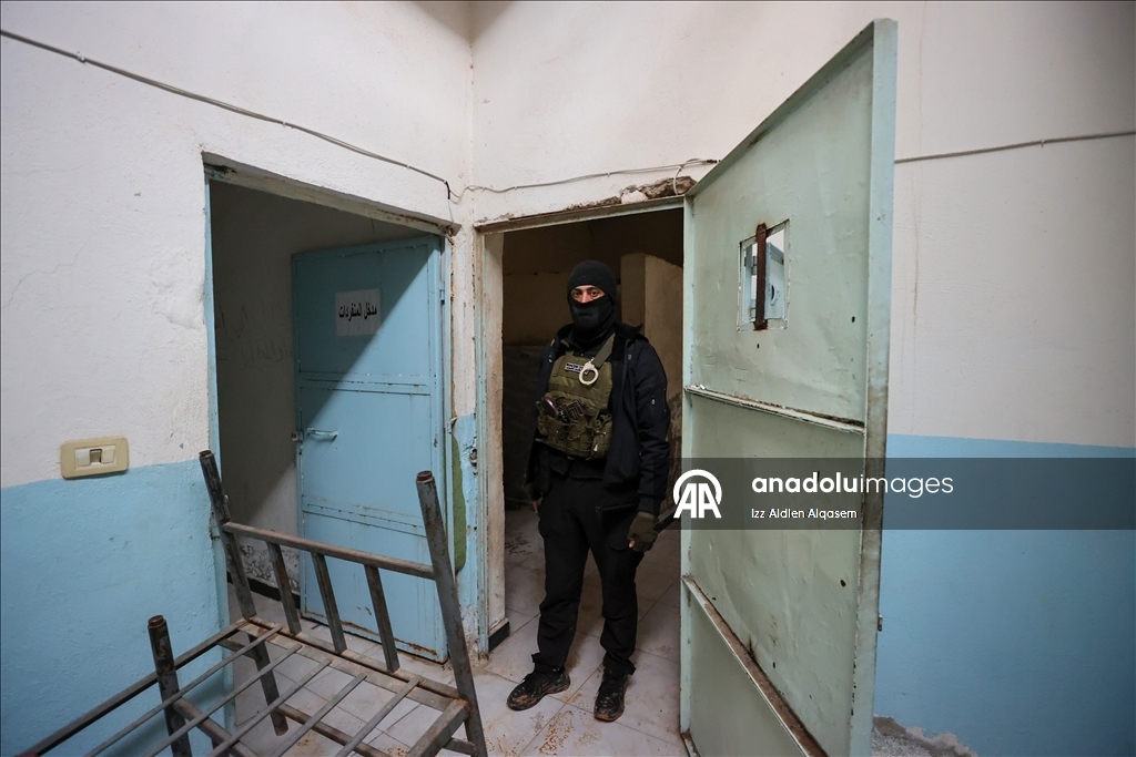 AA, Suriye'nin Tabka ilçesindeki terör örgütü YPG/SDG hapishanesini görüntüledi