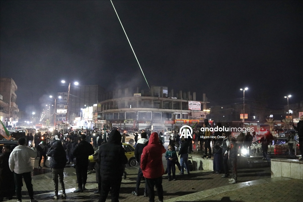 Suriye'nin Rakka kentinde halk, bölgenin terör örgütü YPG/SDG'den kurtarılmasını kutladı