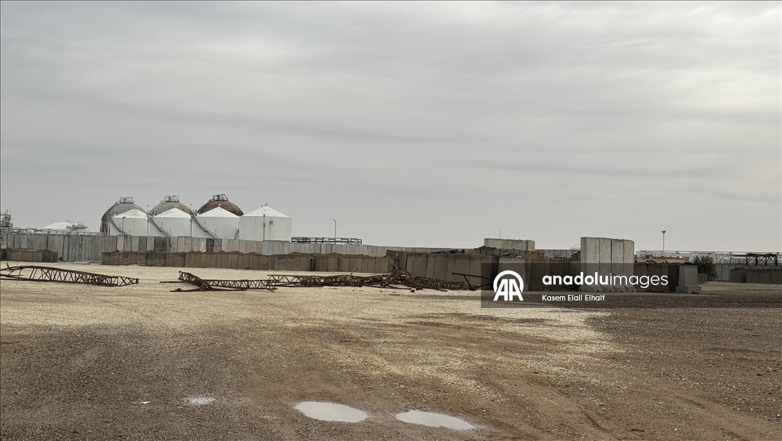 Suriye'nin Deyrizor ilindeki aşiretler, Fırat'ın doğusundaki Ömer petrol ve Kuniko gaz sahasını ele geçirdi