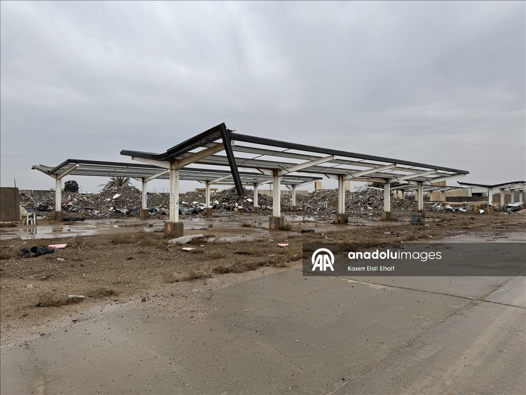 Suriye'nin Deyrizor ilindeki aşiretler, Fırat'ın doğusundaki Ömer petrol ve Kuniko gaz sahasını ele geçirdi