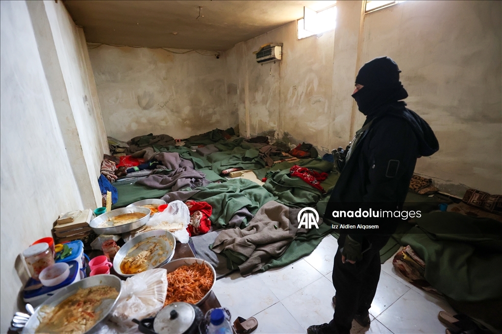 AA, Suriye'nin Tabka ilçesindeki terör örgütü YPG/SDG hapishanesini görüntüledi