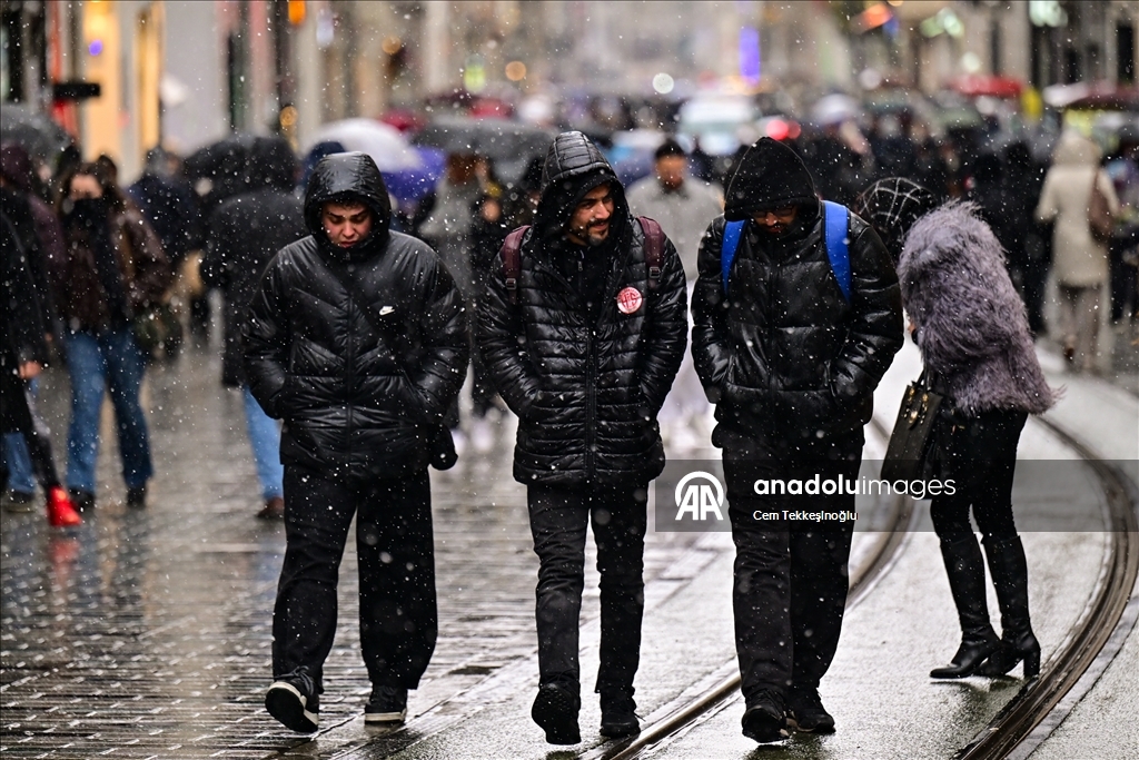 İstanbul'da kar yağışı aralıklarla etkili oldu