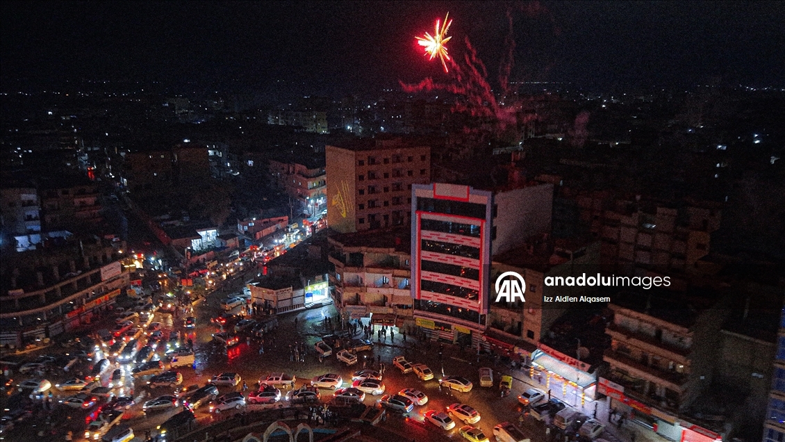 Suriye'nin Rakka kentinde halk, bölgenin terör örgütü YPG/SDG'den kurtarılmasını kutladı