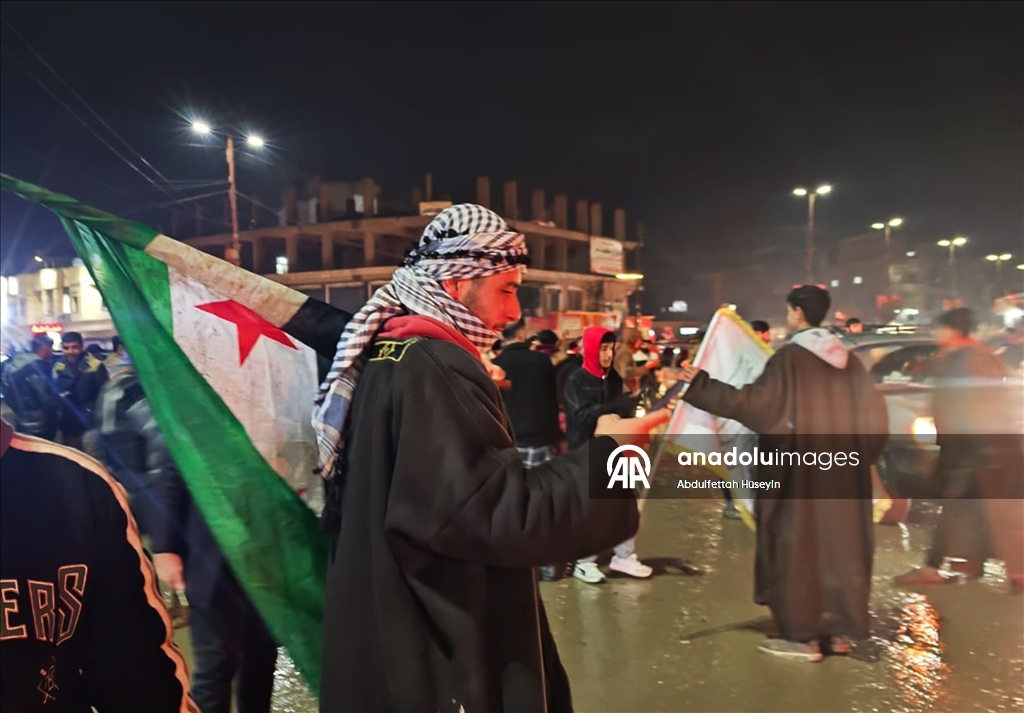 Suriye'nin Rakka kentindeki halk, bölgenin terör örgütü YPG/SDG'den kurtarılmasını kutladı