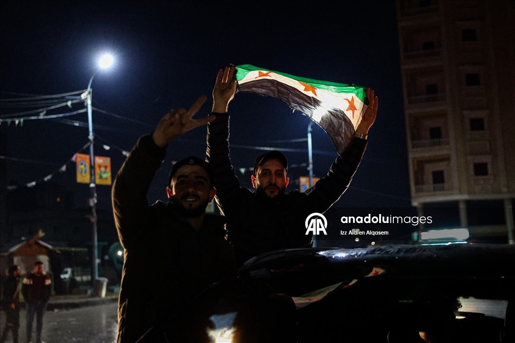 Suriye'nin Rakka kentindeki halk, bölgenin terör örgütü YPG/SDG'den kurtarılmasını kutladı