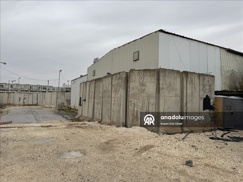 Suriye'nin Deyrizor ilindeki aşiretler, Fırat'ın doğusundaki Ömer petrol ve Kuniko gaz sahasını ele geçirdi