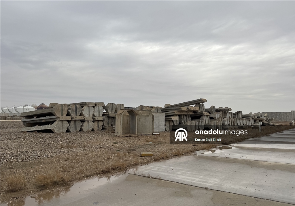 Suriye'nin Deyrizor ilindeki aşiretler, Fırat'ın doğusundaki Ömer petrol ve Kuniko gaz sahasını ele geçirdi