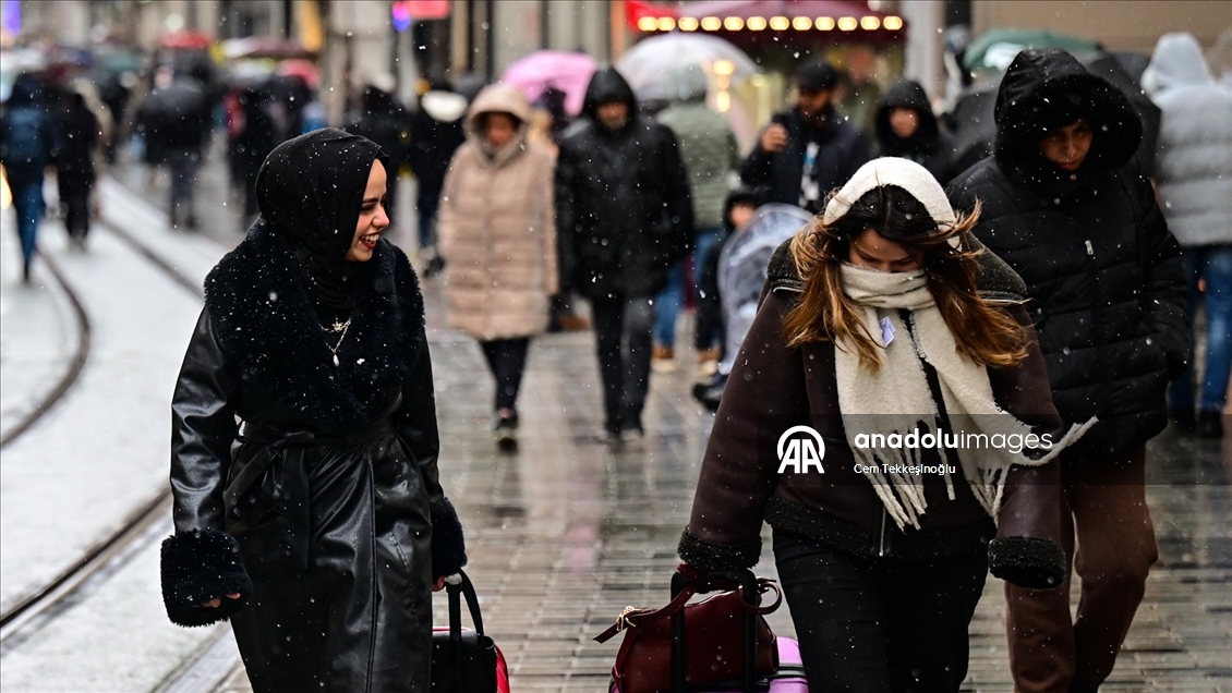 İstanbul'da kar yağışı aralıklarla etkili oldu