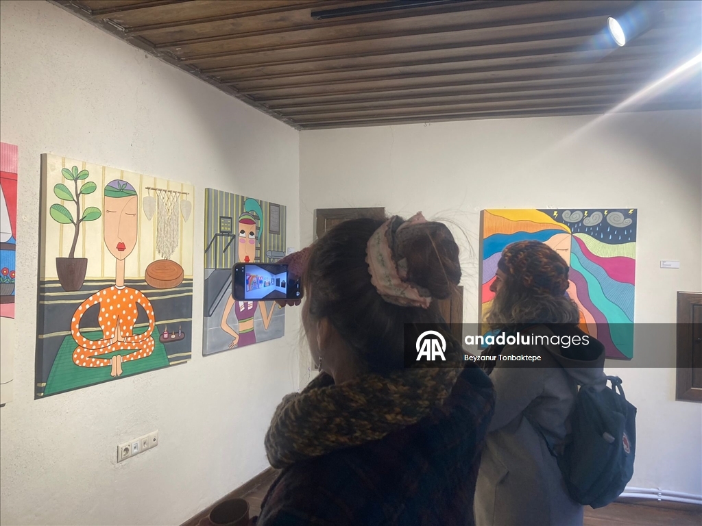 من المغرب إلى تركيا.. جميلة قر تحكي رحلتها الفنية بمعرض "الرحلة 620"