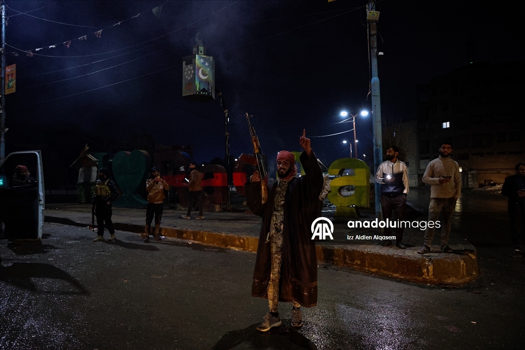 Suriye'nin Rakka kentindeki halk, bölgenin terör örgütü YPG/SDG'den kurtarılmasını kutladı