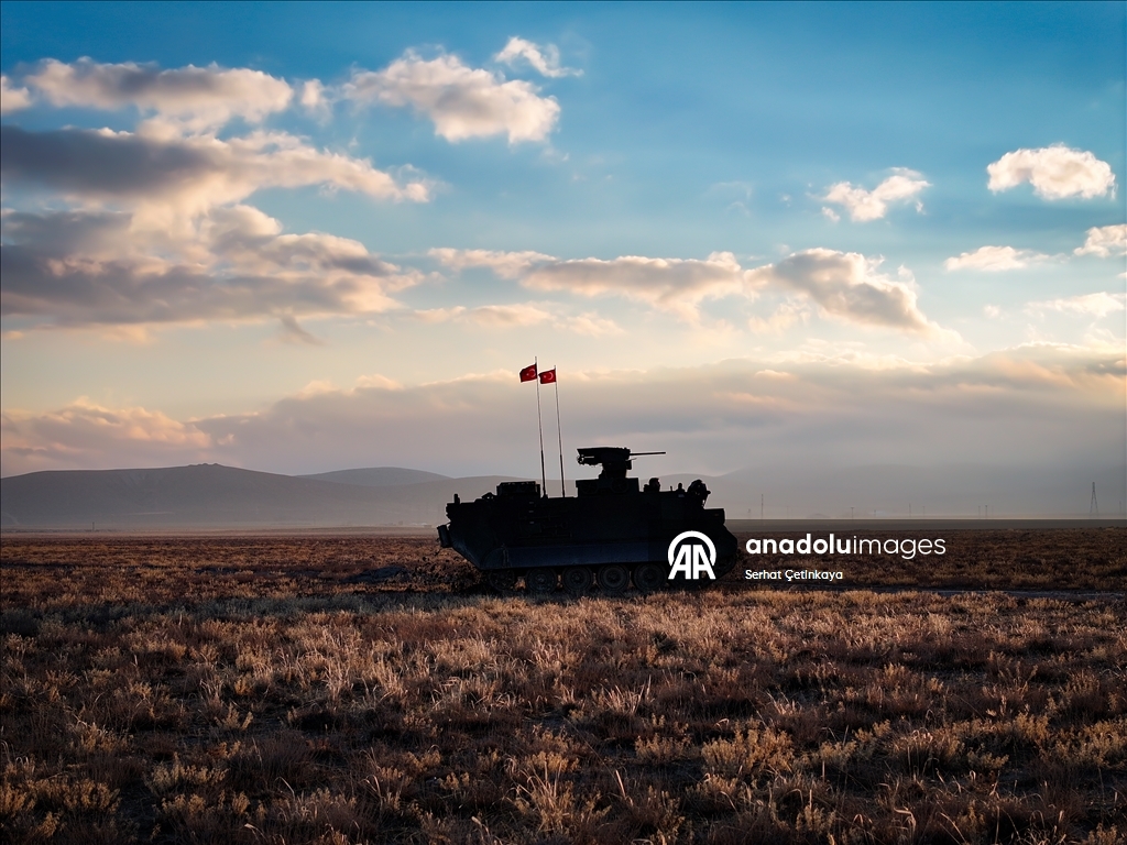 В Турции представили первый отечественный электрический БТР E-ZPT