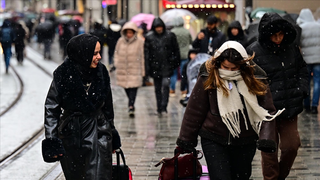 İstanbul'da kar yağışı aralıklarla etkili oldu
