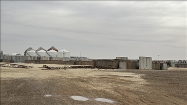 Suriye'nin Deyrizor ilindeki aşiretler, Fırat'ın doğusundaki Ömer petrol ve Kuniko gaz sahasını ele geçirdi