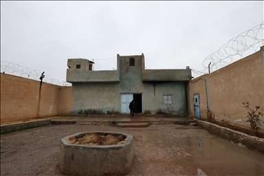 سوريا.. فريق الأناضول يدخل سجن الطبقة بعد انسحاب "قسد" منه