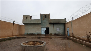 AA, Suriye'nin Tabka ilçesindeki terör örgütü YPG/SDG hapishanesini görüntüledi