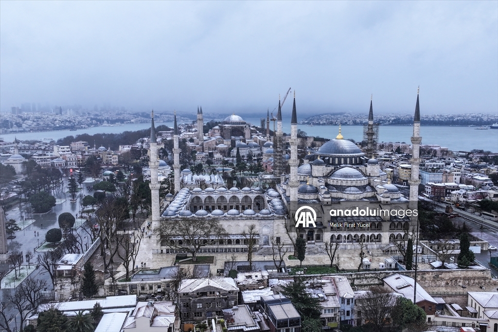 İstanbul'da kar yağışı etkisini sürdürüyor
