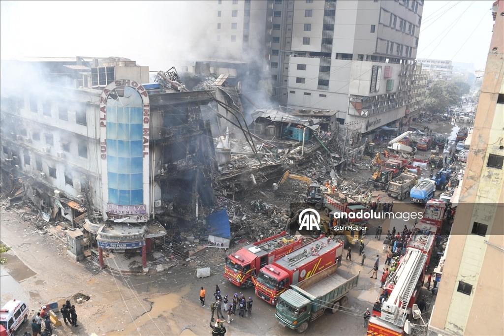 Число погибших при пожаре в торговом центре в Пакистане возросло до 14