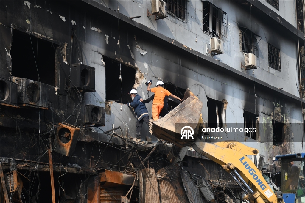 Число погибших при пожаре в торговом центре в Пакистане возросло до 14