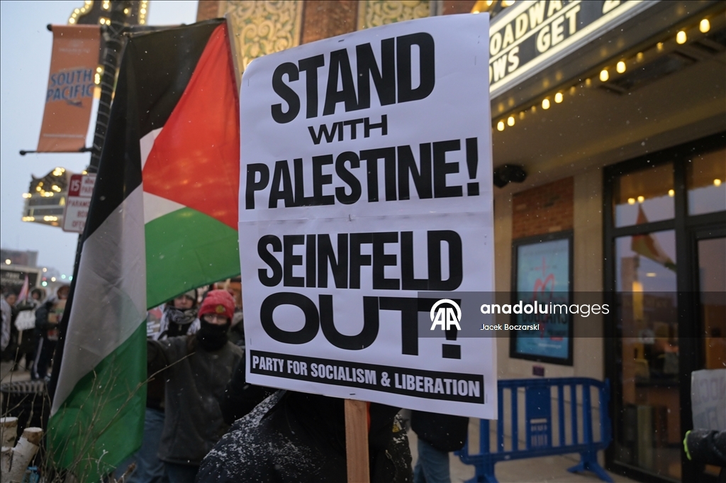 Пропалестинские активисты в США протестуют против шоу комика Джерри Сейнфелда