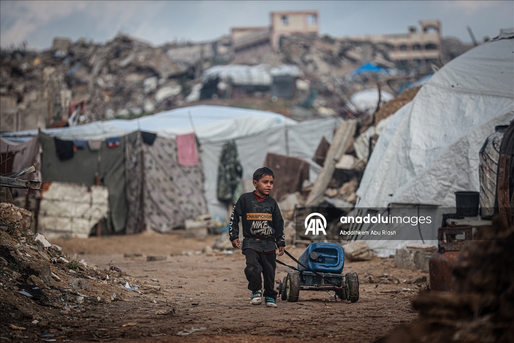 Daily life continues among ruins for displaced families in Beit Lahia