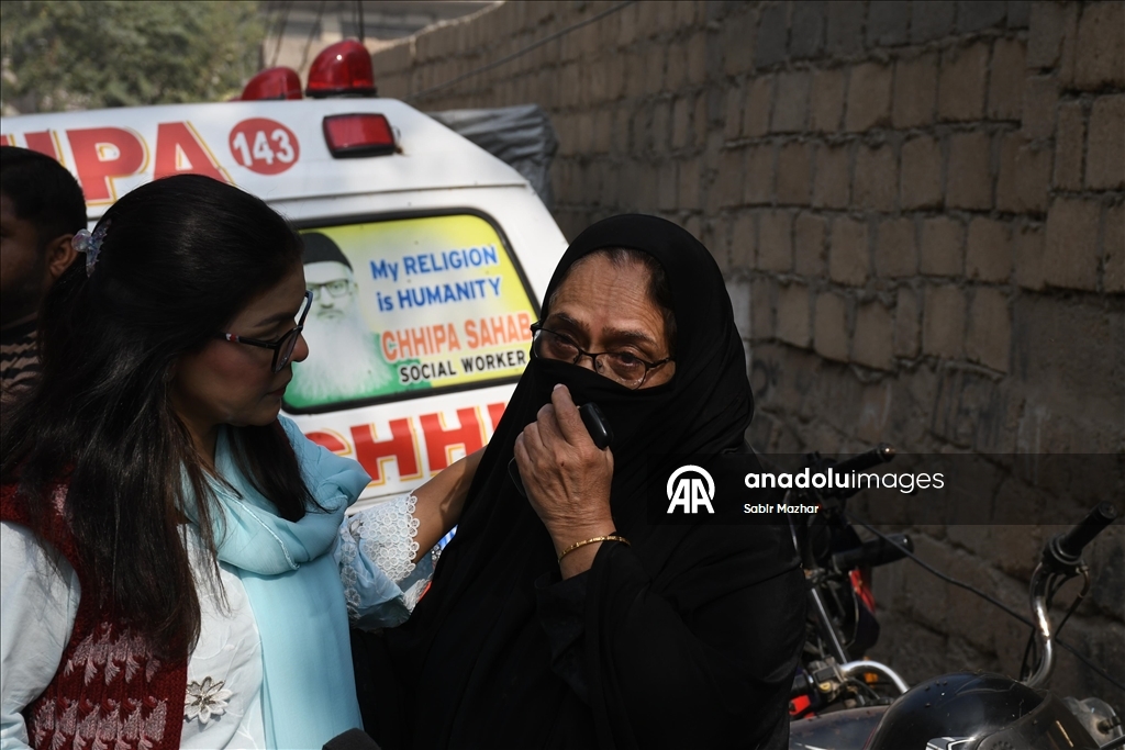 Число погибших при пожаре в торговом центре в Пакистане возросло до 14