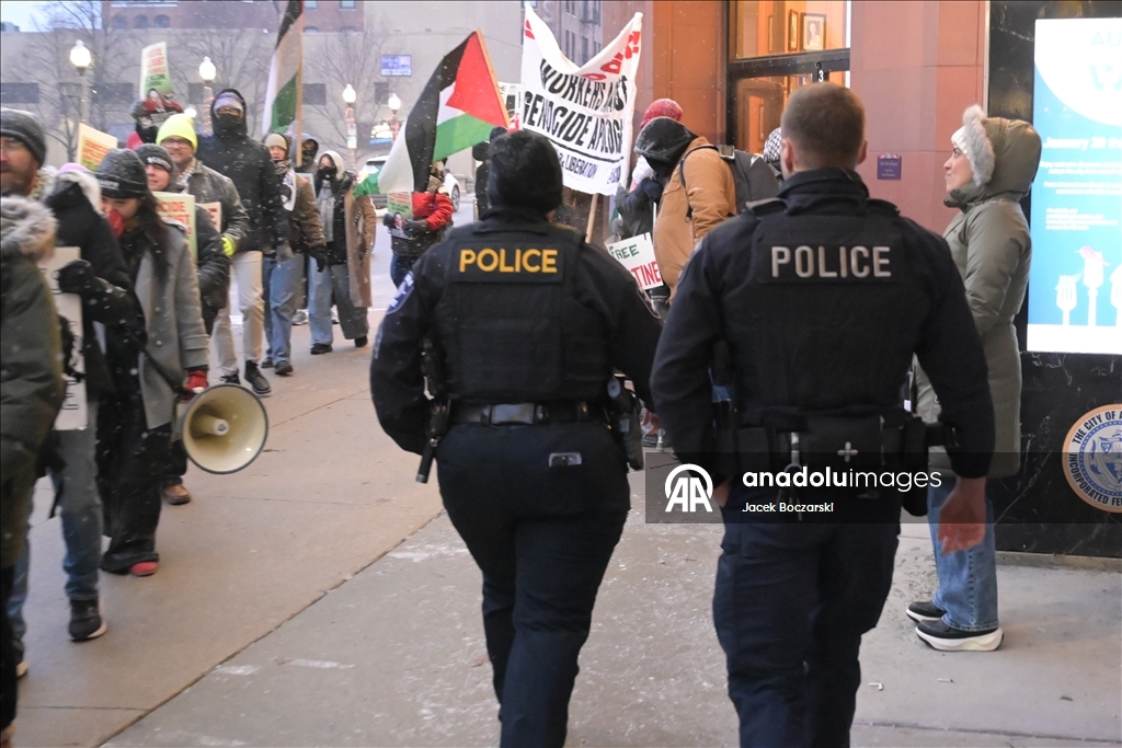 Пропалестинские активисты в США протестуют против шоу комика Джерри Сейнфелда