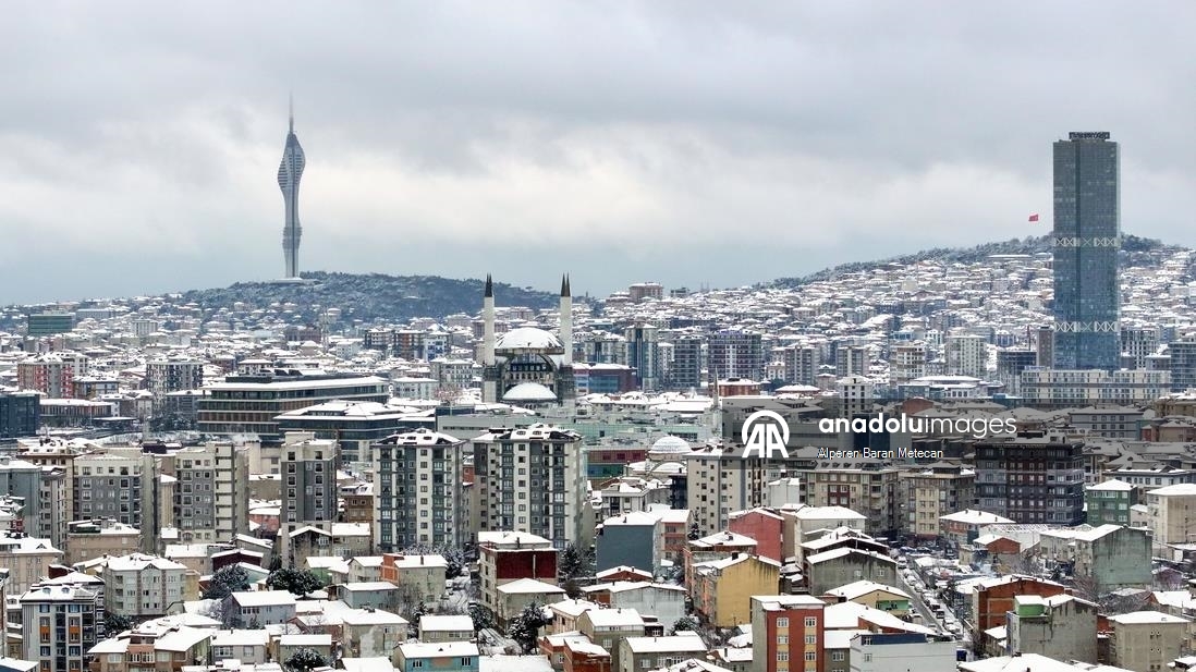 İstanbul'da kar yağışı etkisini sürdürüyor