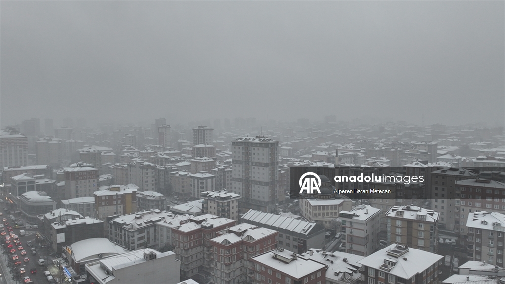 İstanbul'da kar yağışı etkisini sürdürüyor