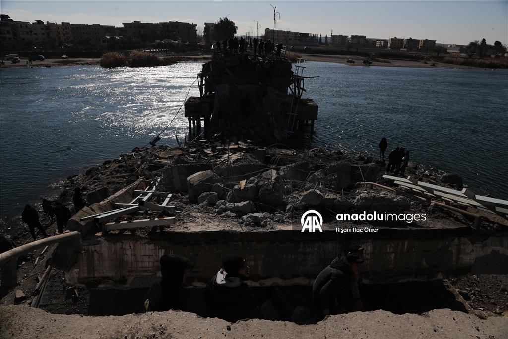 Terör örgütü YPG/SDG'nin Suriye Ordusu'nun girişini engellemek amacıyla yıktığı köprüler görüntülendi