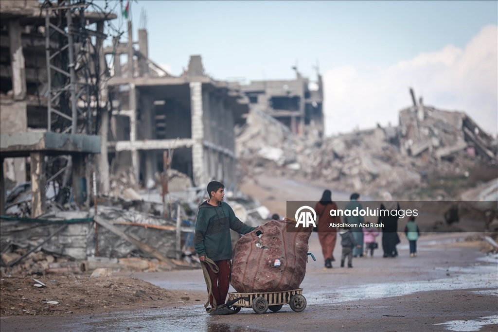 Daily life continues among ruins for displaced families in Beit Lahia