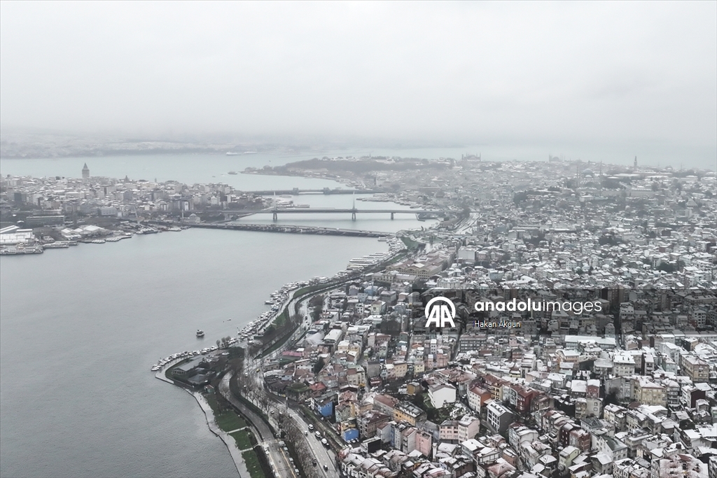 İstanbul'da kar yağışı etkisini sürdürüyor