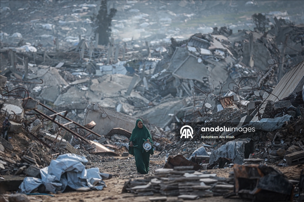 Daily life continues among ruins for displaced families in Beit Lahia