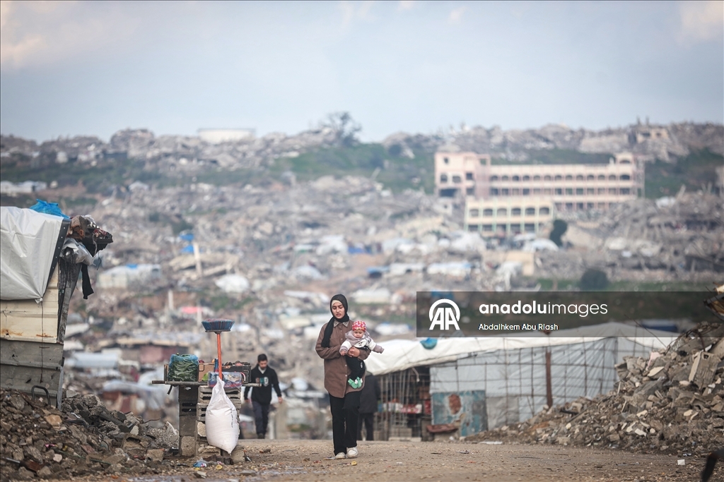 Daily life continues among ruins for displaced families in Beit Lahia