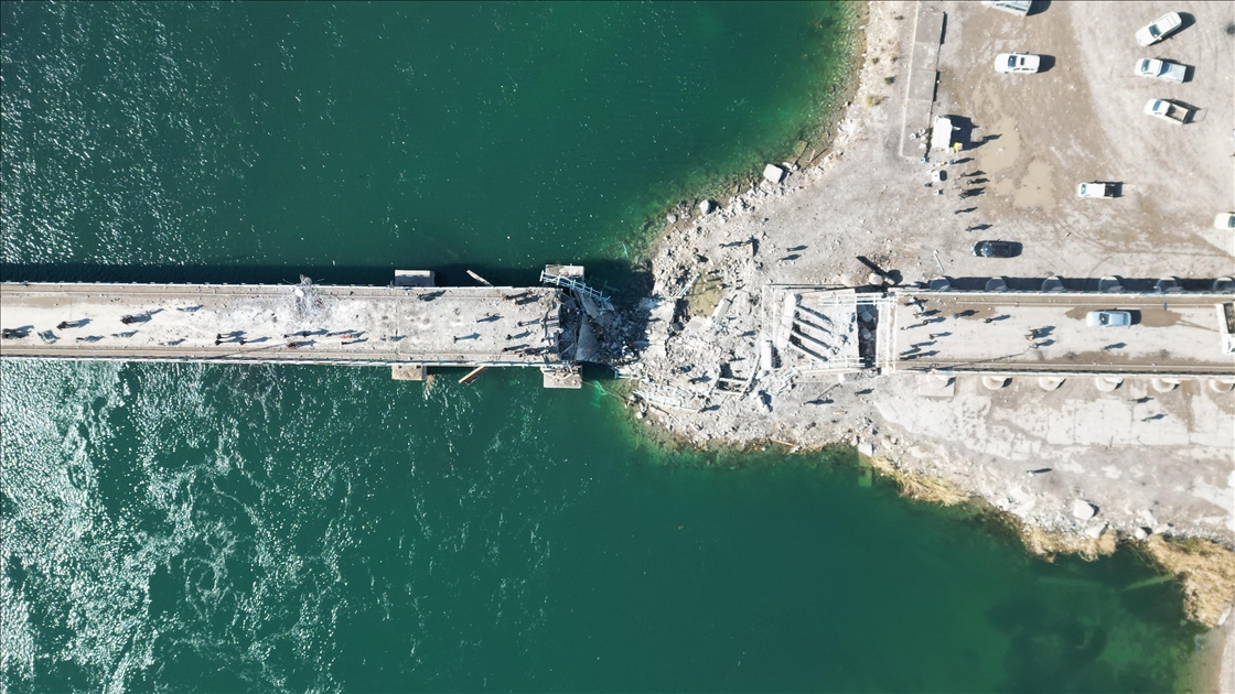 Terör örgütü YPG/SDG'nin Suriye Ordusu'nun girişini engellemek amacıyla yıktığı köprüler görüntülendi