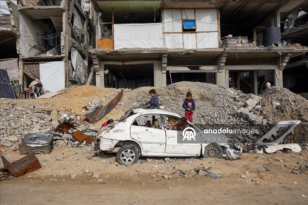 İsrail’in harabeye çevirdiği Cibaliye Mülteci Kampı’nda günlük yaşam