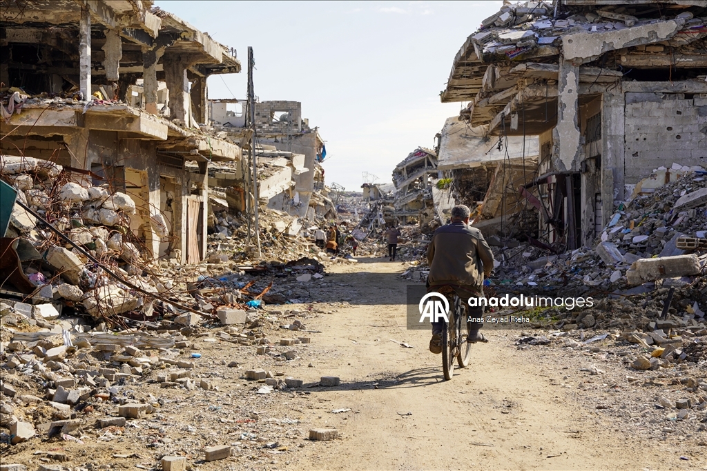 İsrail’in harabeye çevirdiği Cibaliye Mülteci Kampı’nda günlük yaşam