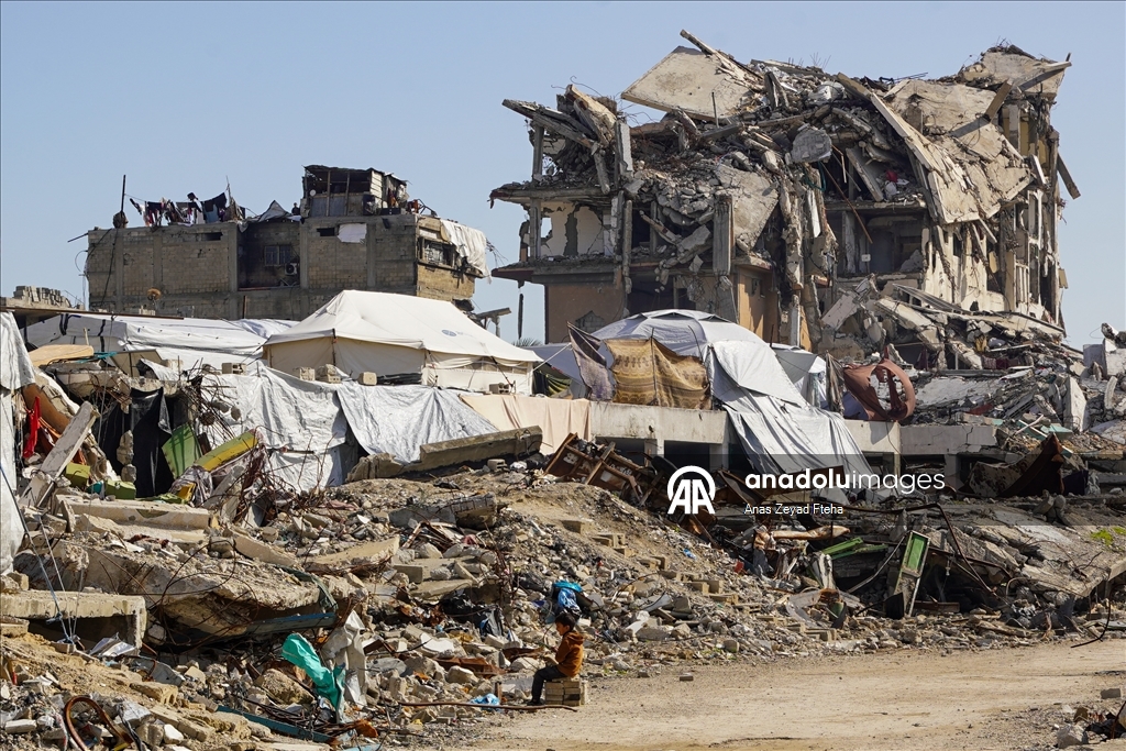 İsrail’in harabeye çevirdiği Cibaliye Mülteci Kampı’nda günlük yaşam