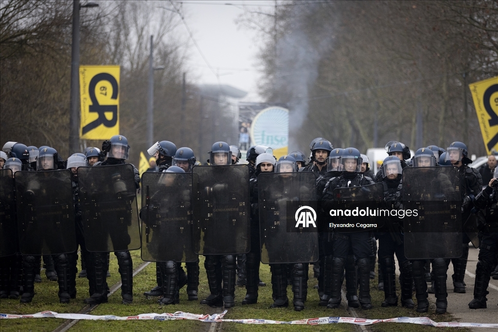 Avrupa ülkelerinden binlerce çiftçi MERCOSUR anlaşmasını protesto etmek için Strazburg'da toplandı