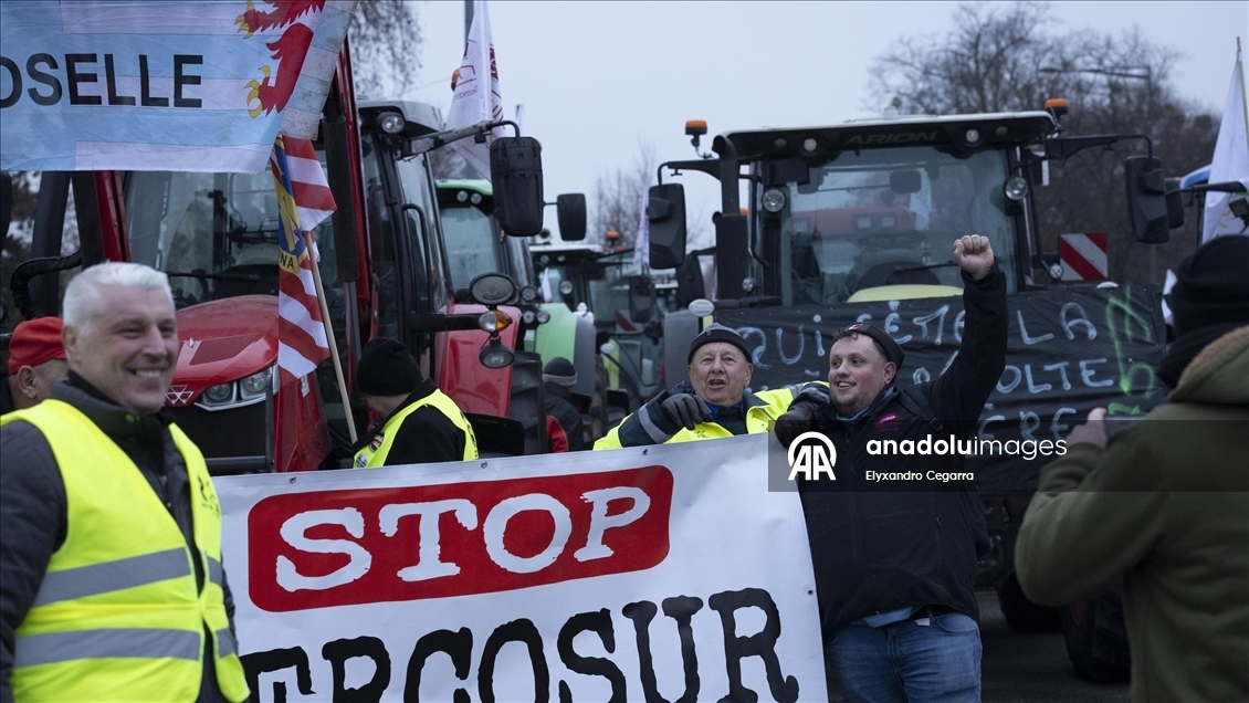 Avrupa ülkelerinden binlerce çiftçi MERCOSUR anlaşmasını protesto etmek için Strazburg'da toplandı