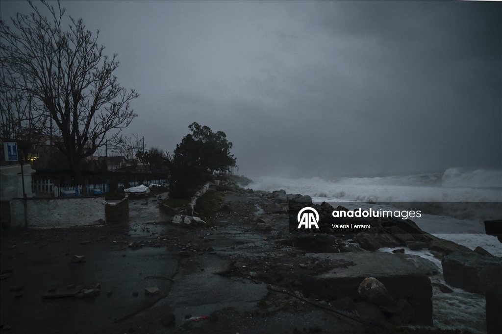 İtalya ve Malta’da şiddetli fırtına günlük hayatı olumsuz etkiledi