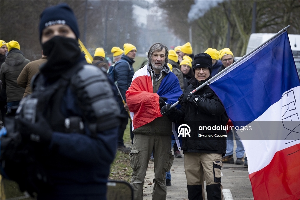 Avrupa ülkelerinden binlerce çiftçi MERCOSUR anlaşmasını protesto etmek için Strazburg'da toplandı