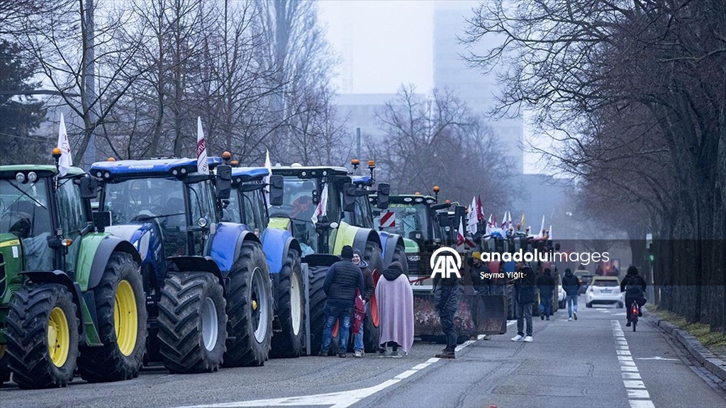 Avrupa ülkelerinden binlerce çiftçi MERCOSUR anlaşmasını protesto etmek için Strazburg'da toplandı