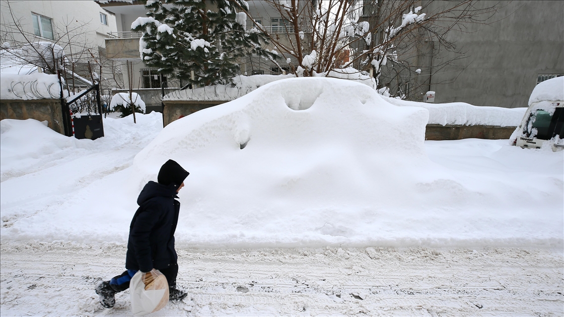 Doğu'da soğuk hava ve kar yaşamı olumsuz etkiliyor